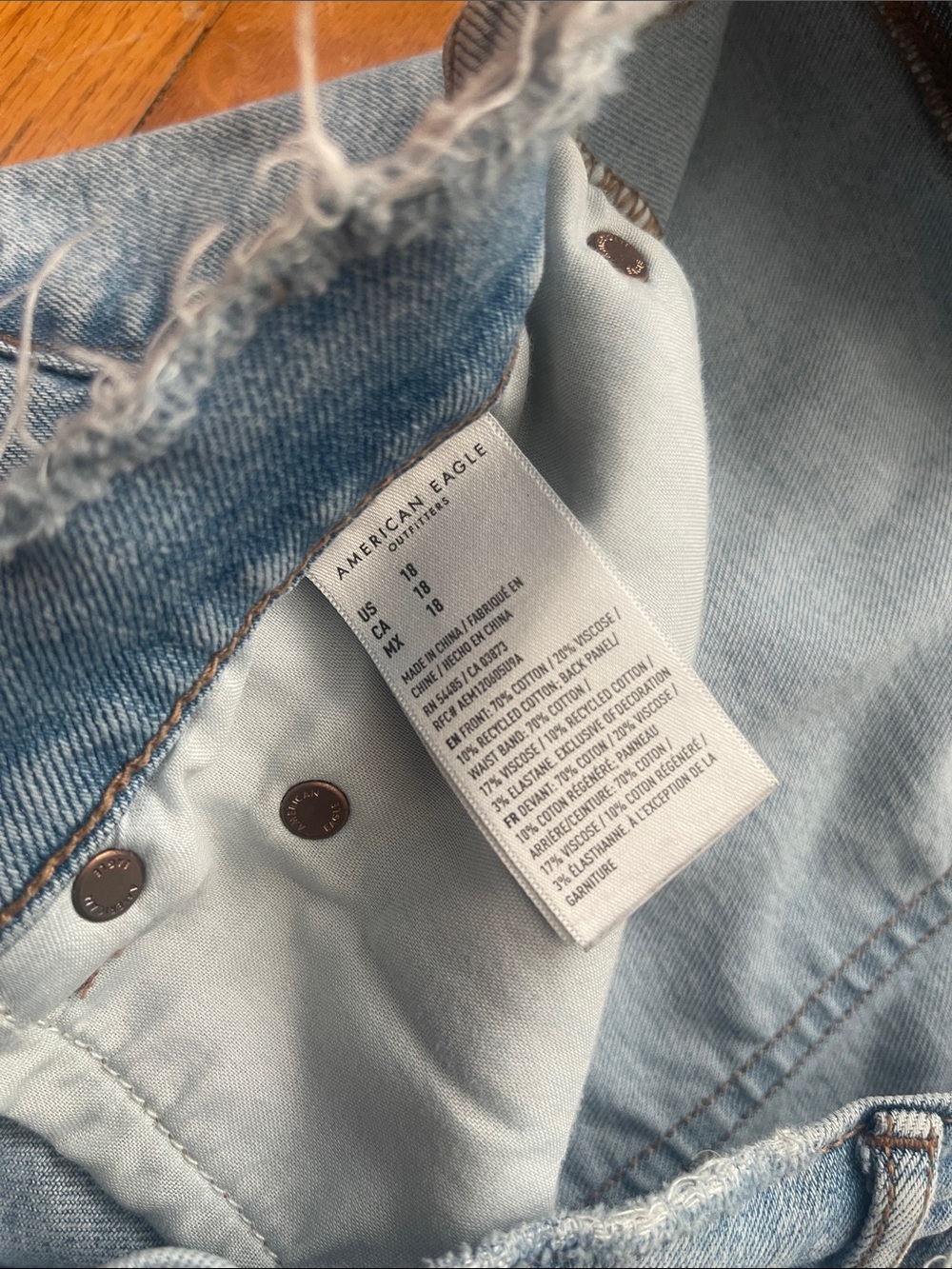 American Eagle Outfitters Light Wash Distressed Denim Shorts - Picture 2 of 4